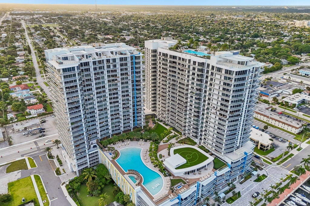 Photo of 220 LAKE SHORE Drive #1913, West Palm Beach, FL 33403 (MLS # B26093100)