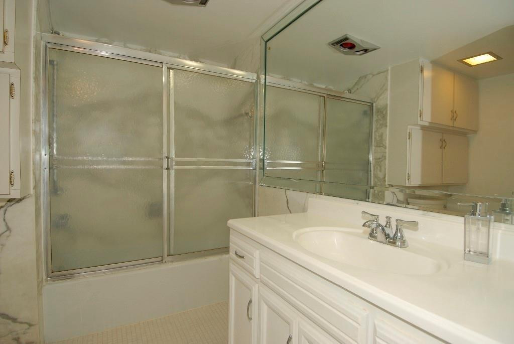 Regency Tower - Residential