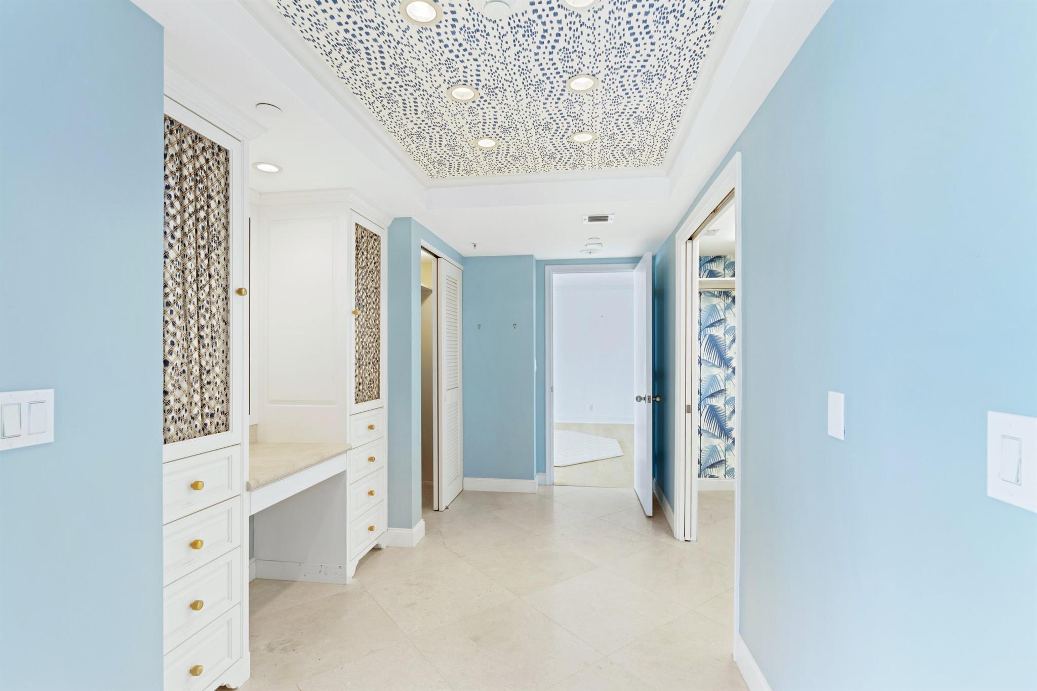 BEACH POINT CONDO - Residential