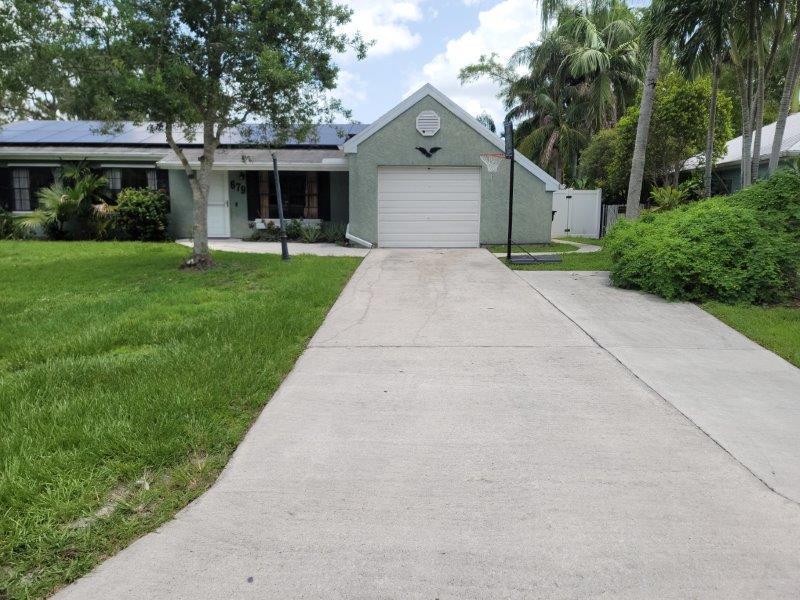 679 SW Belmont Circle