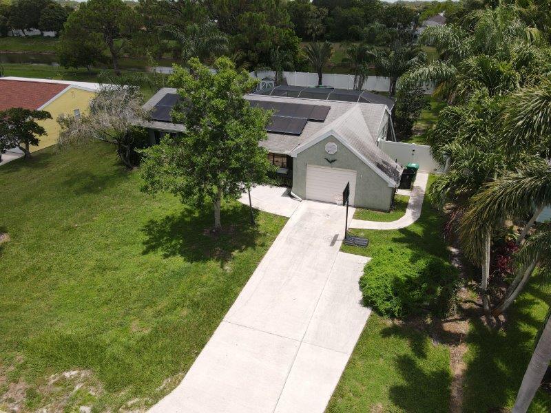 679 SW Belmont Circle