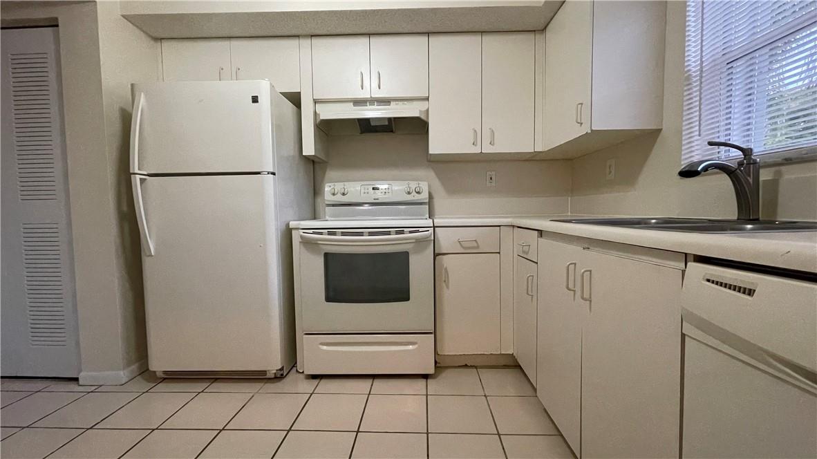 3299 NW 44th St 2