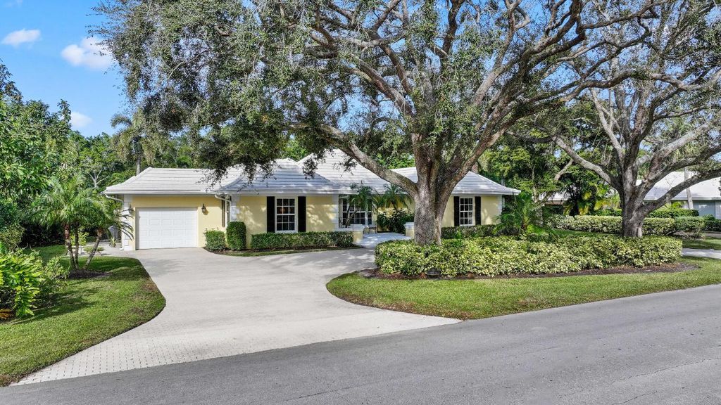 Photo of 13 Country Road, Boynton Beach, FL 33436 (MLS # R11052463)