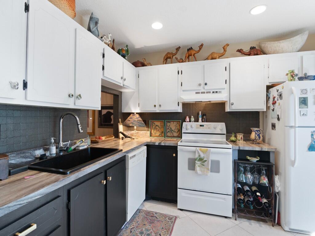 THE GROVE CONDOMINIUM SEC - Residential