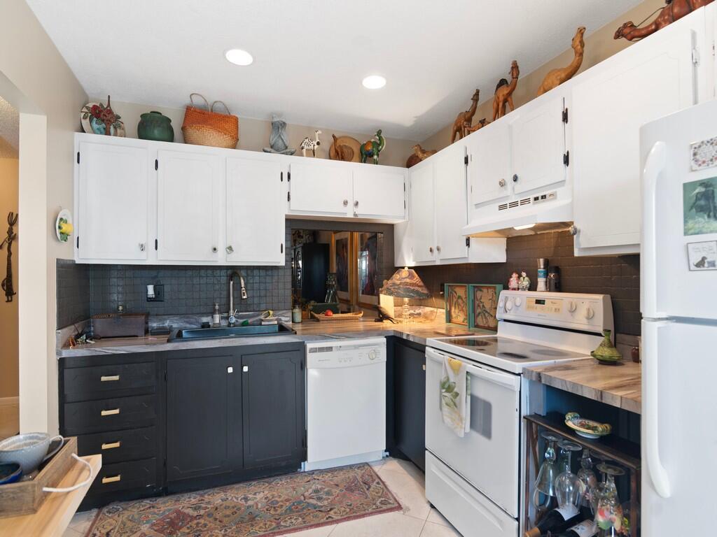 THE GROVE CONDOMINIUM SEC - Residential