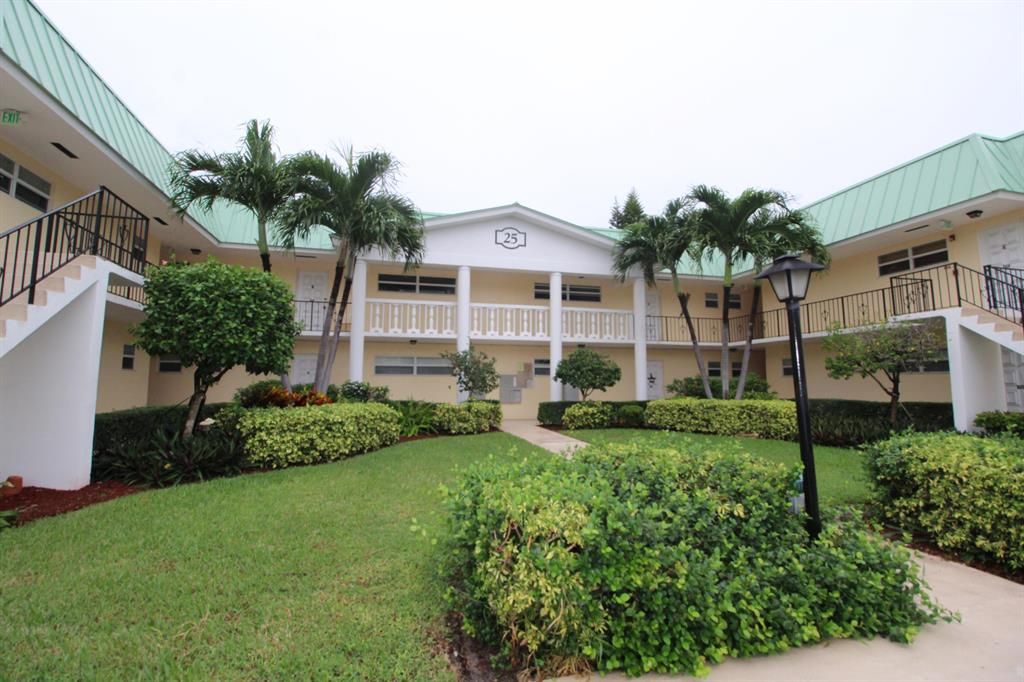 Photo of 25 Colonial Club Drive #201, Boynton Beach, FL 33435 (MLS # R10665614)