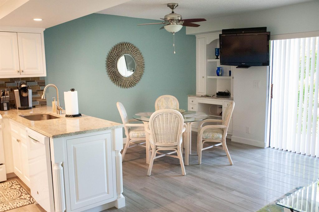 Photo of 1605 S Us Highway 1 #B405, Jupiter, FL 33477 (MLS # R10975081)