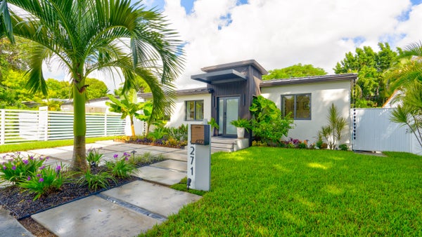 4271 SW 13TH ST, MIAMI, FL 33134 - Image b8dc207df9fbae4cf101f31f8ae6254a/389746631