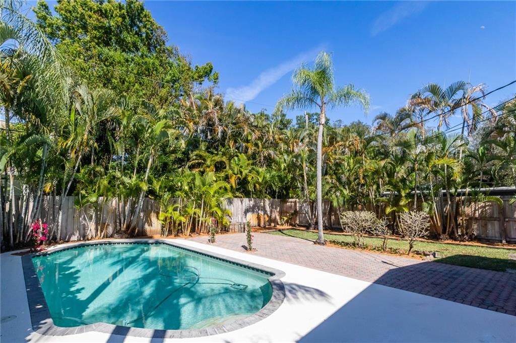 Photo of 1405 SW 20th St, Fort Lauderdale, FL 33315 (MLS # F10317042)