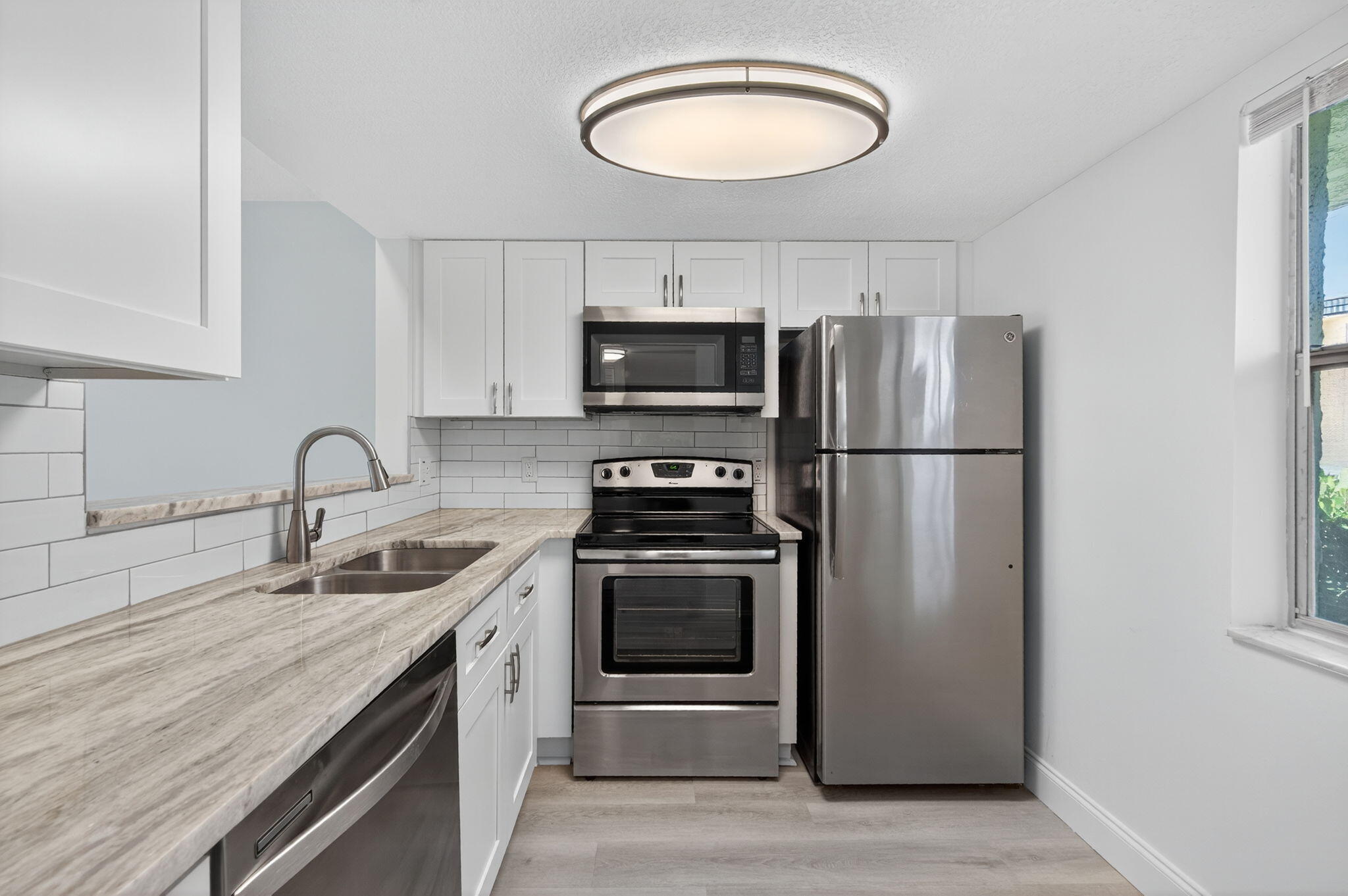 LIME BAY CONDOMINIUM 4 - Residential