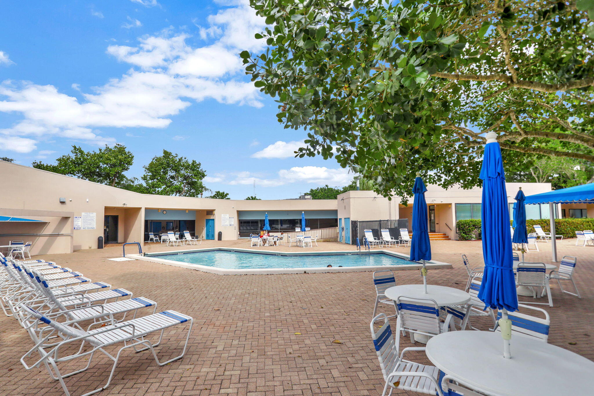 LIME BAY CONDOMINIUM 4 - Residential