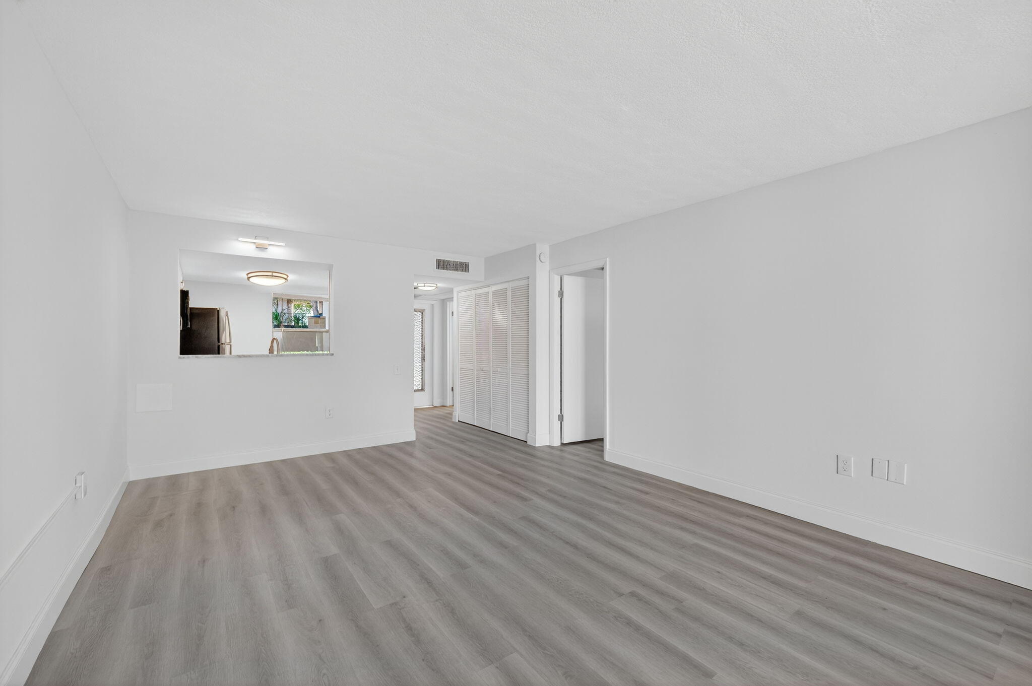 LIME BAY CONDOMINIUM 4 - Residential