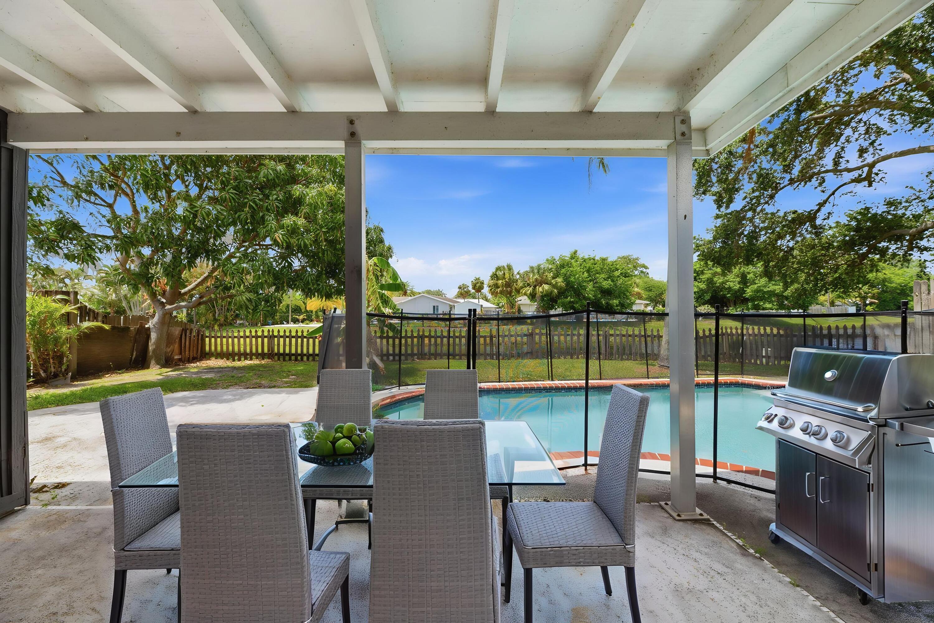 PALM BEACH GARDENS ESTATES - Residential