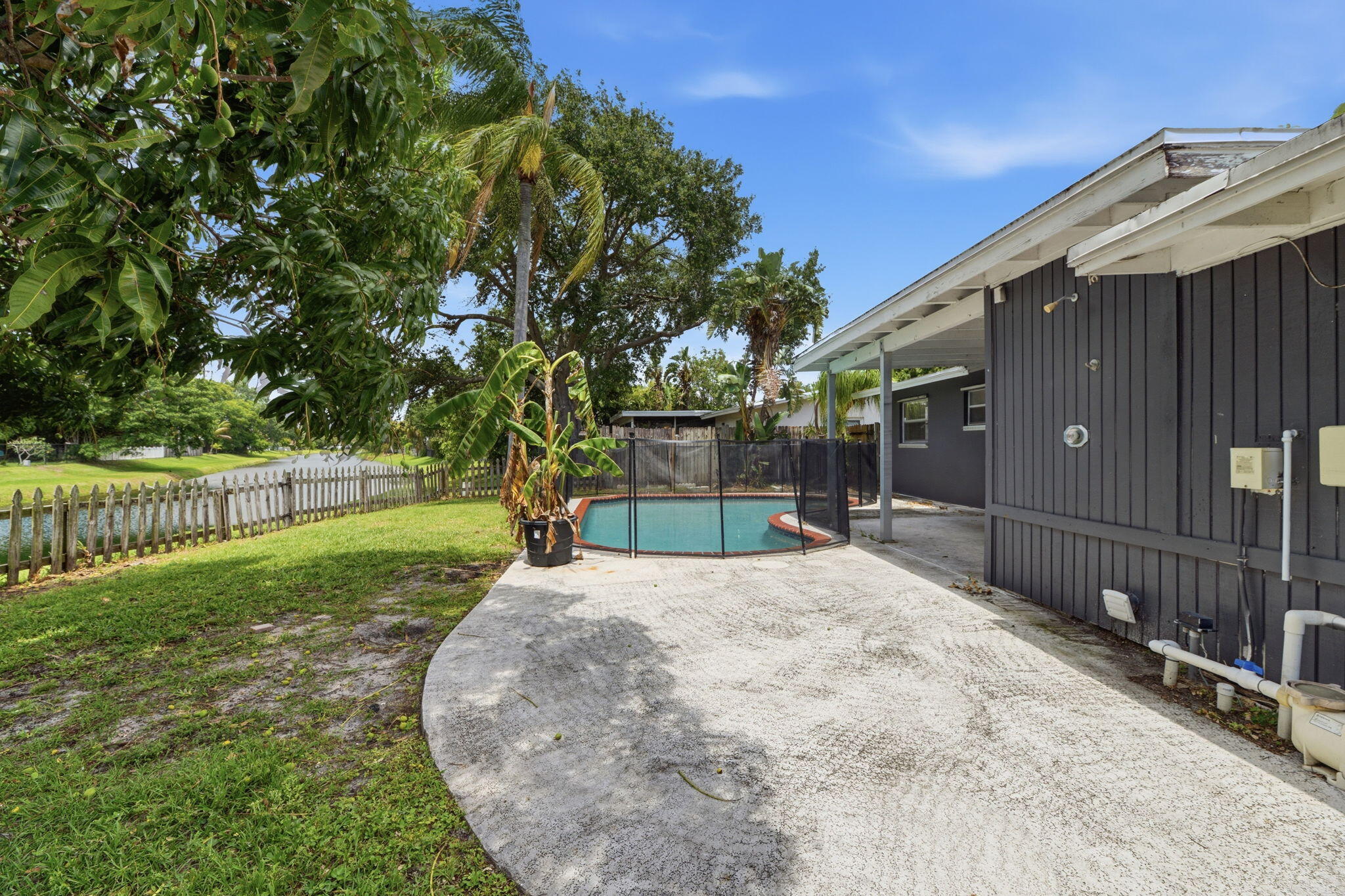 PALM BEACH GARDENS ESTATES - Residential