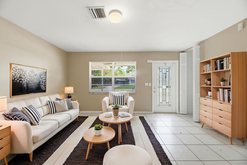 Photo of 625 Riverside Drive, Palm Beach Gardens, FL 33410 (MLS # B26018527)