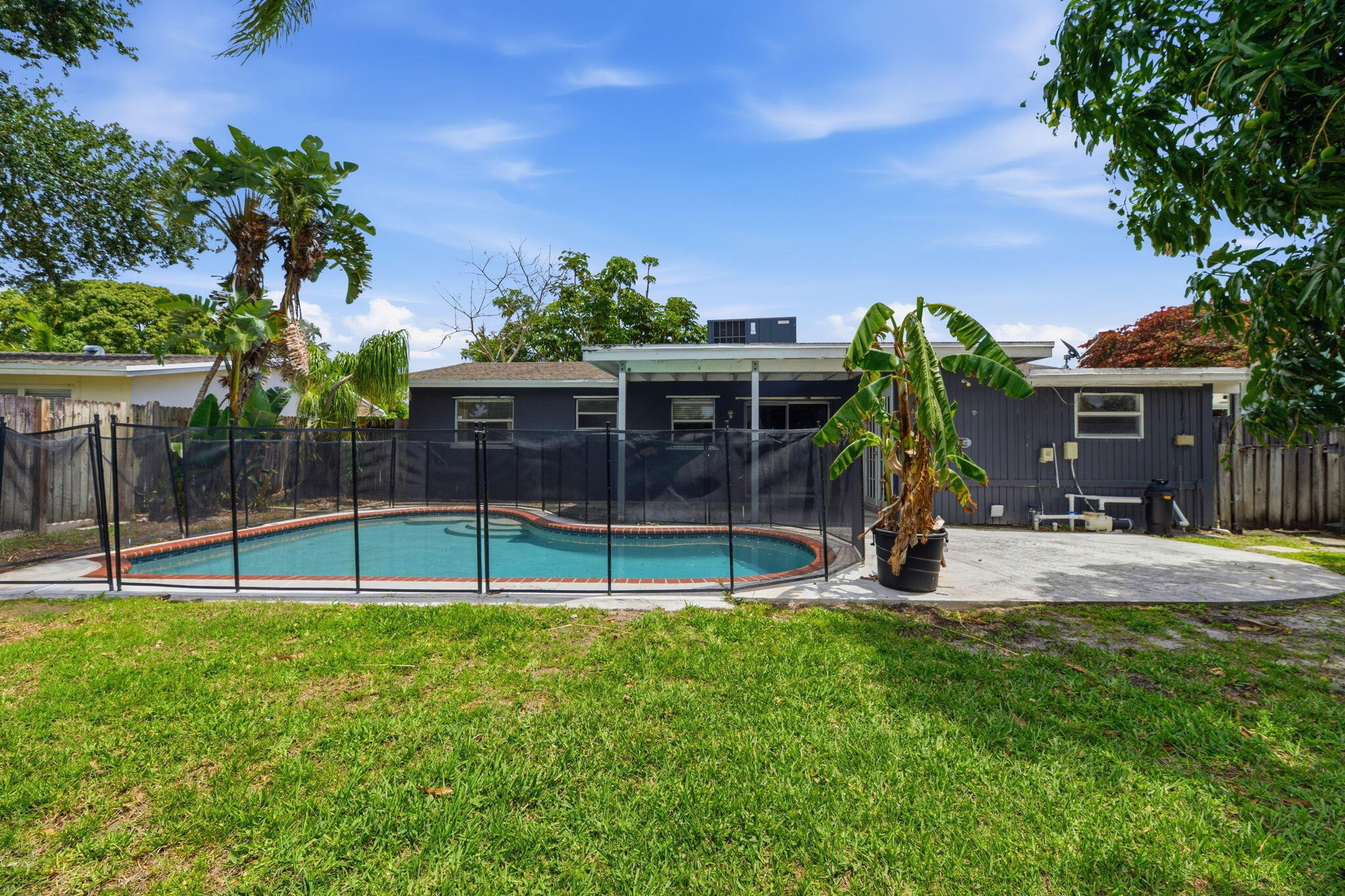 PALM BEACH GARDENS ESTATES - Residential