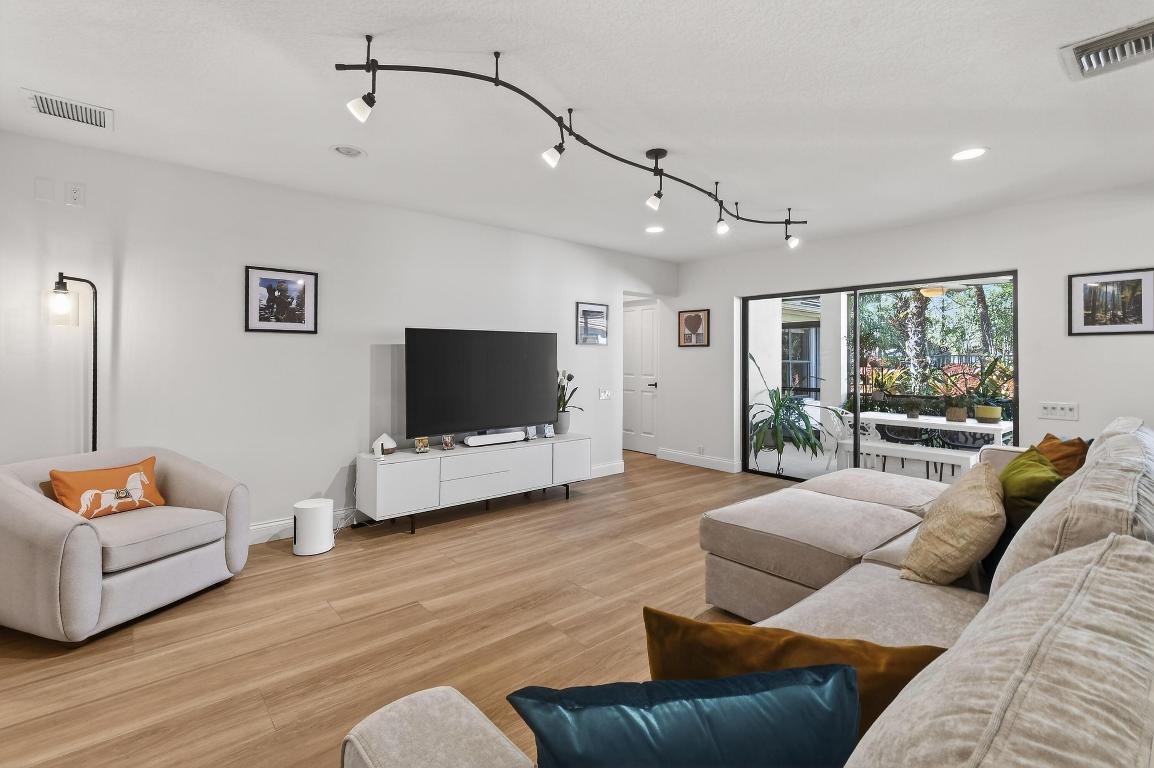 SHORES 3 - Residential