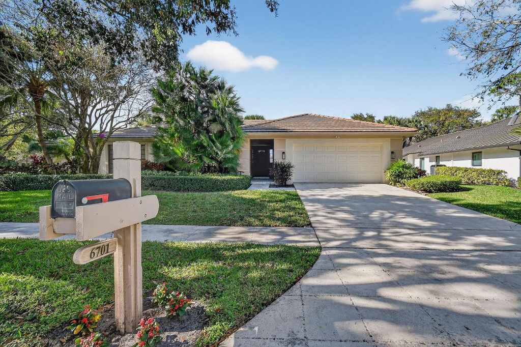 Photo of 6701 Winding Lake Drive, Jupiter, FL 33458 (MLS # R11155622)