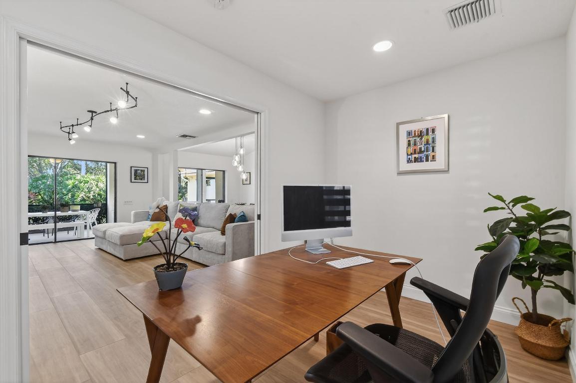 SHORES 3 - Residential