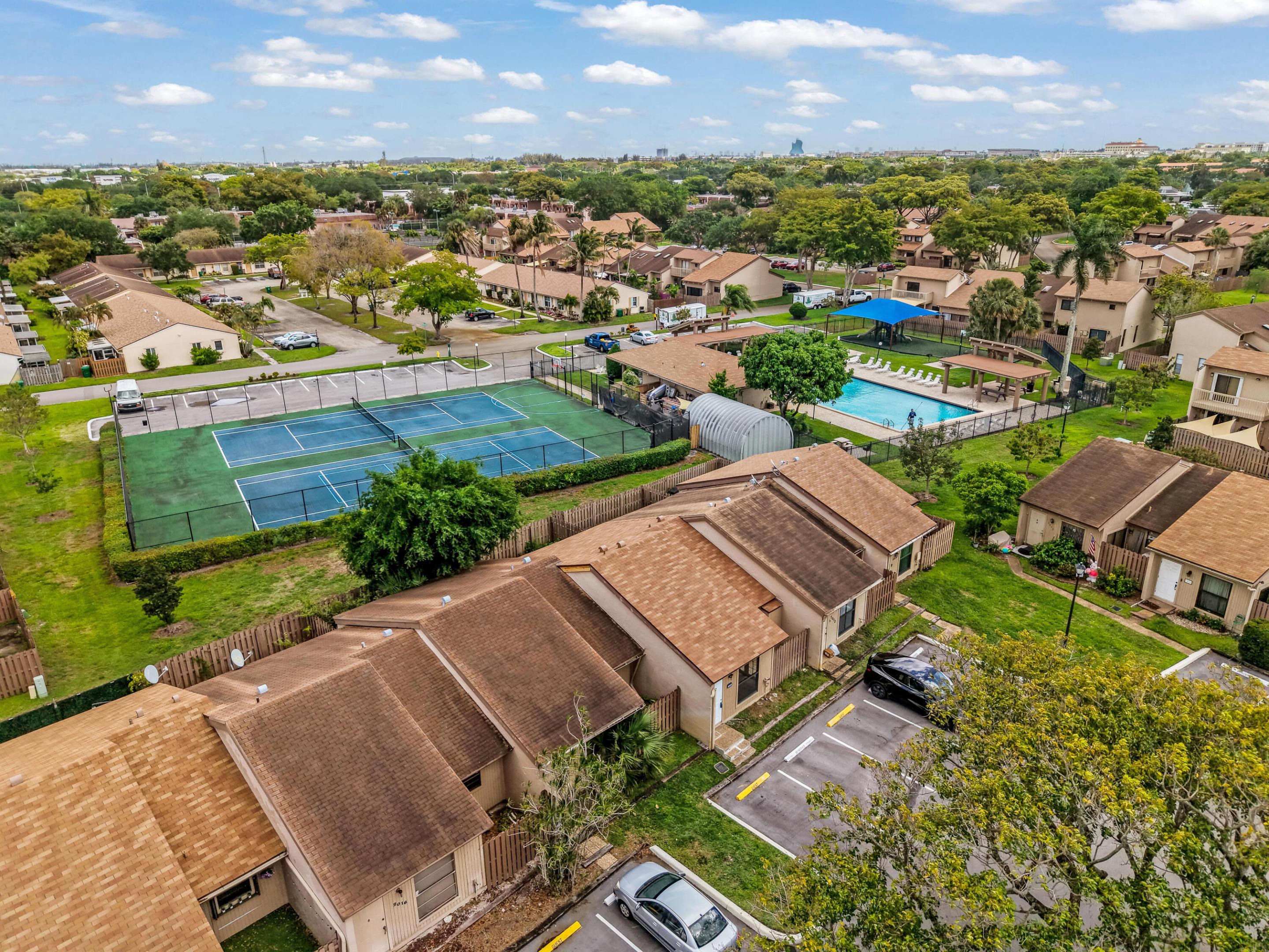 ARROWHEAD GOLF & TENNIS CLUB - Residential