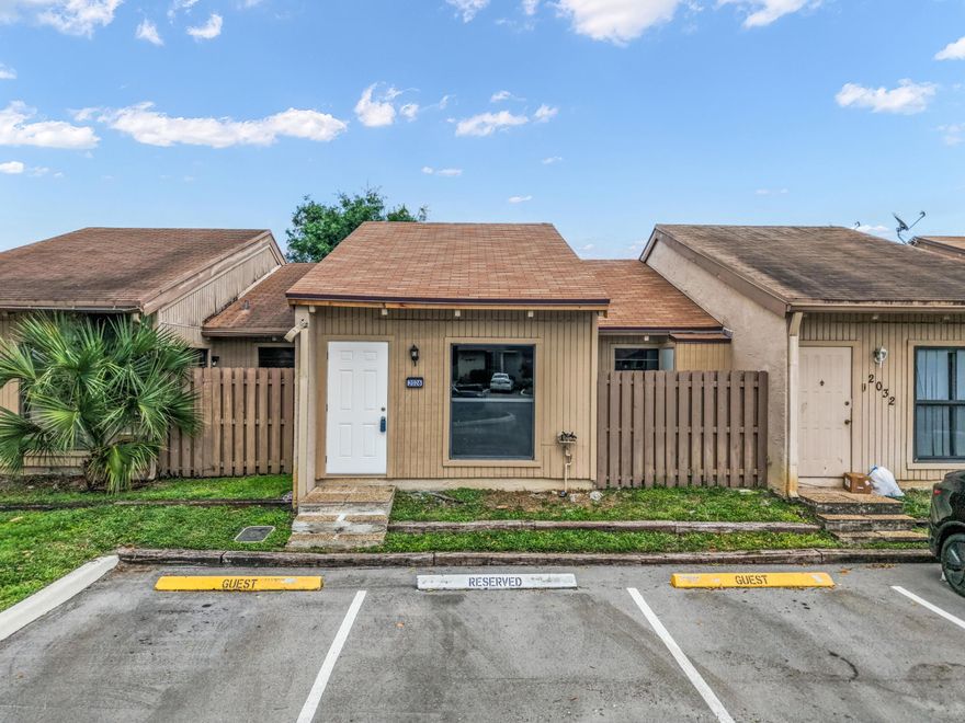 BRAND NEW ROOF! Come see this charming Davie townhome with a private fully fenced backyard and front gated porch. Features vaulted ceilings, split bedrooms, 2 full baths, and an eat-in kitchen with stainless steel appliances. Located in an all-ages community with clubhouse, pool, playground, and tennis courts. Close to highways, Nova schools, shopping, and dining. Perfect for first-time buyers or investors!