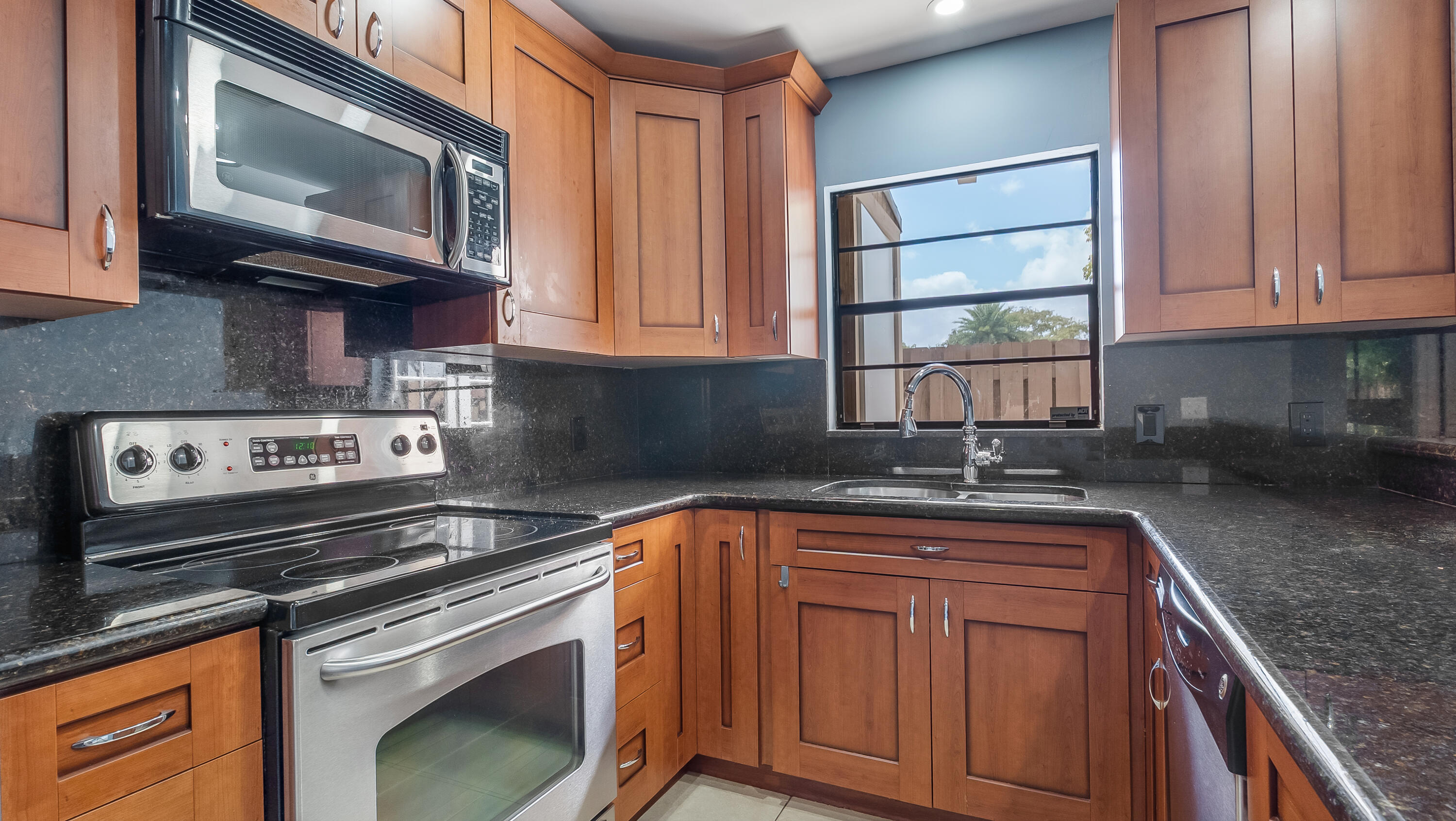 ARROWHEAD GOLF & TENNIS CLUB - Residential