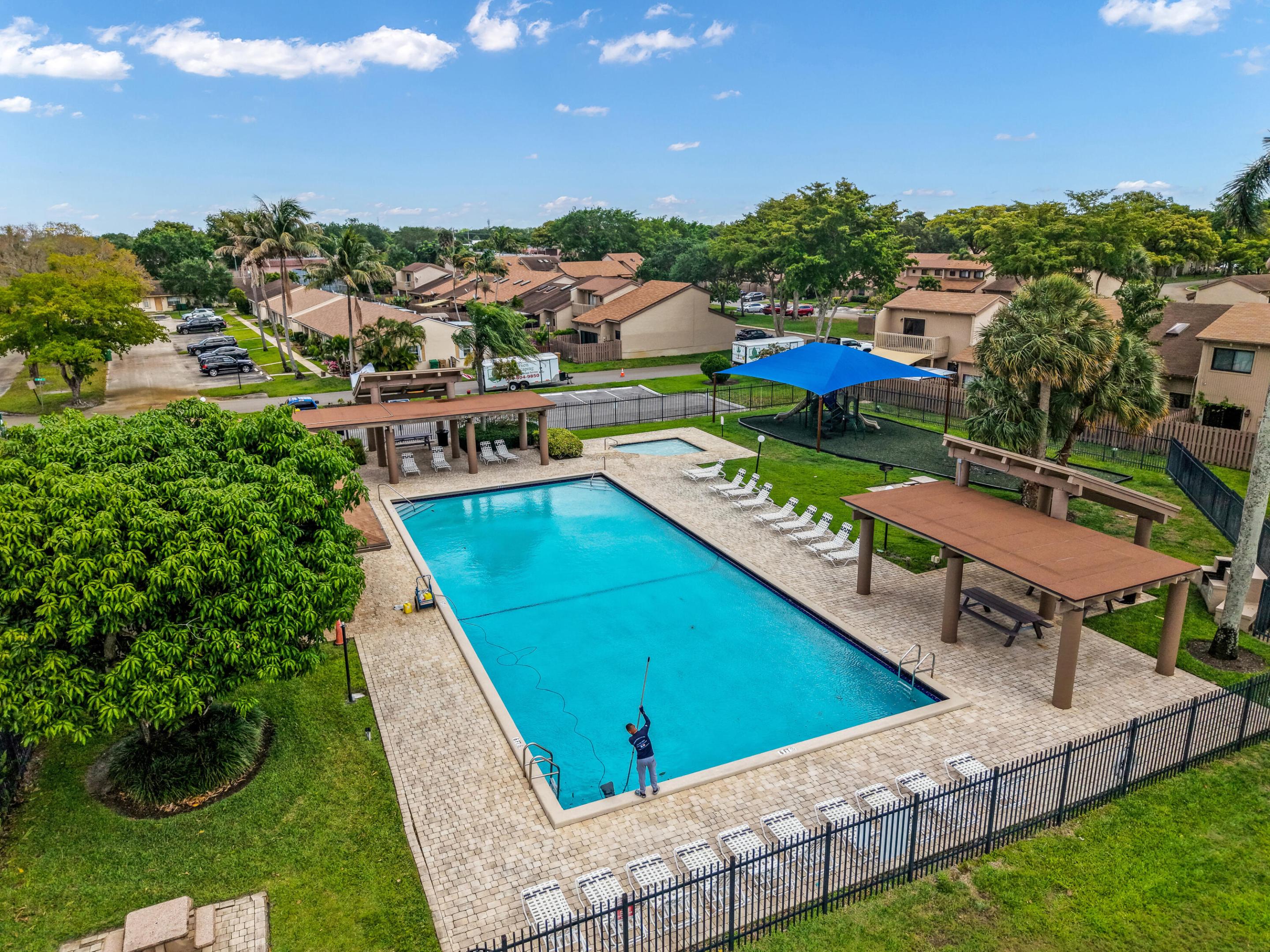 ARROWHEAD GOLF & TENNIS CLUB - Residential