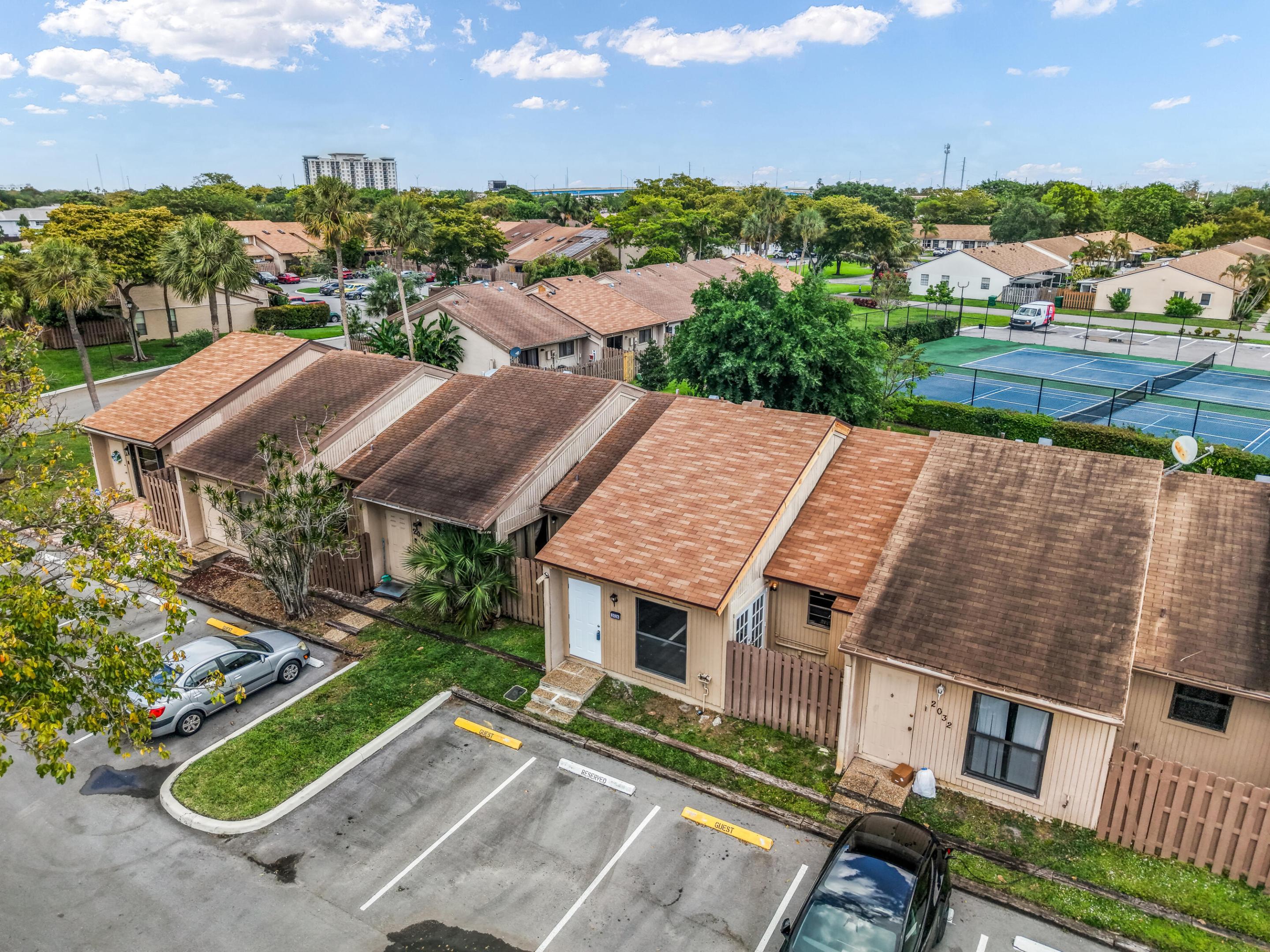 ARROWHEAD GOLF & TENNIS CLUB - Residential