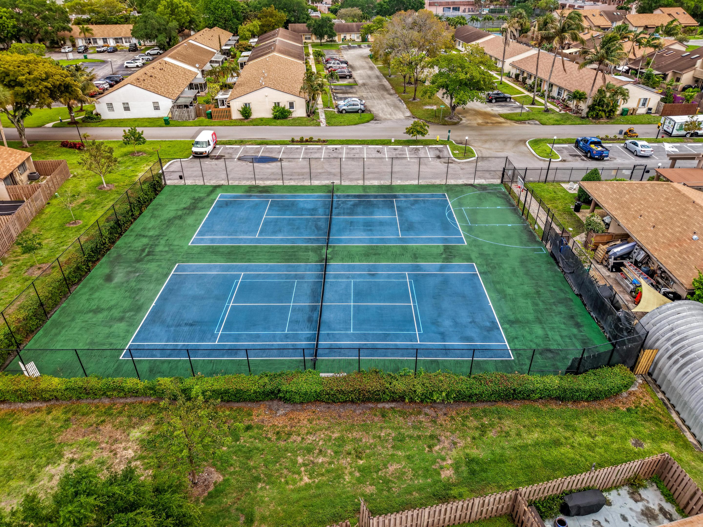 ARROWHEAD GOLF & TENNIS CLUB - Residential