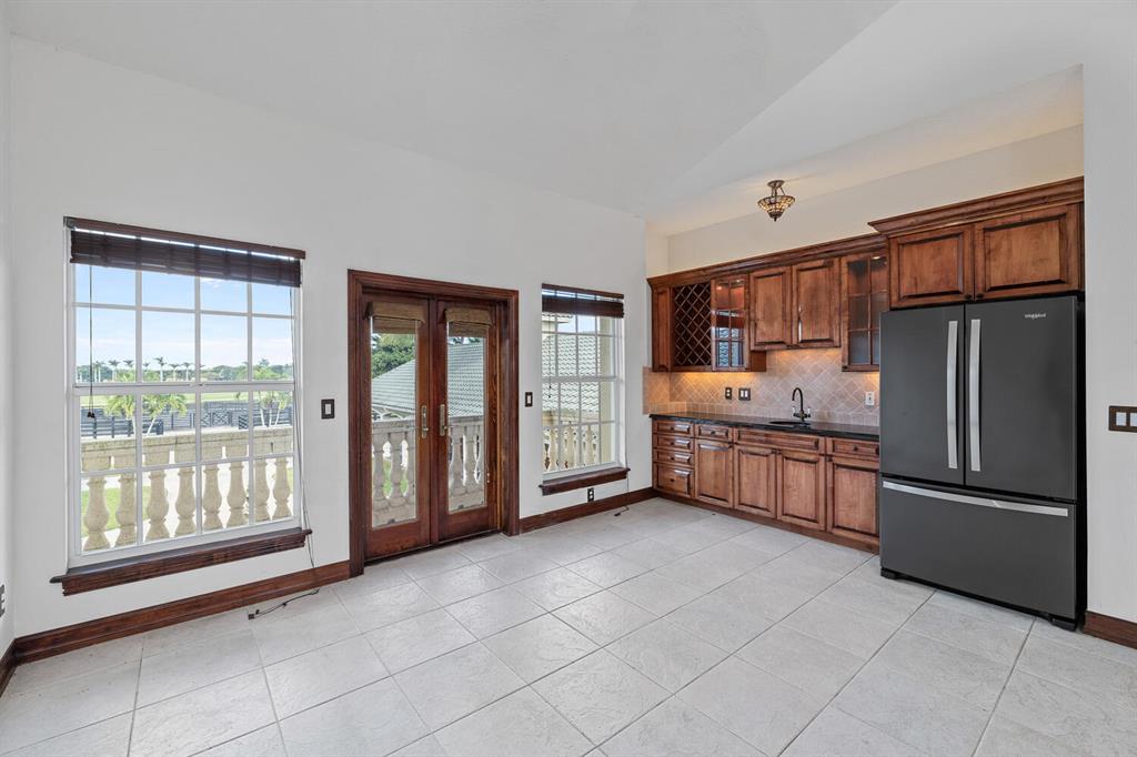 PALM BEACH POINT EAST - Residential