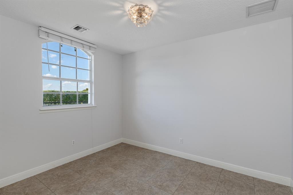 PALM BEACH POINT EAST - Residential