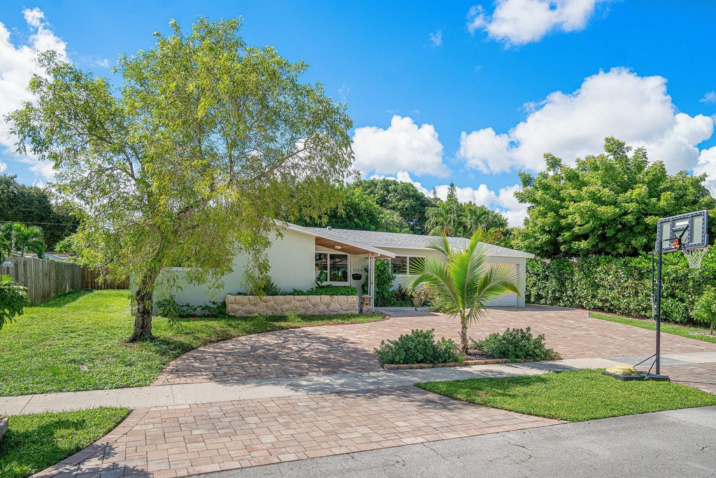 Photo of 1244 SW 5th Street, Boca Raton, FL 33486 (MLS # B26082002)