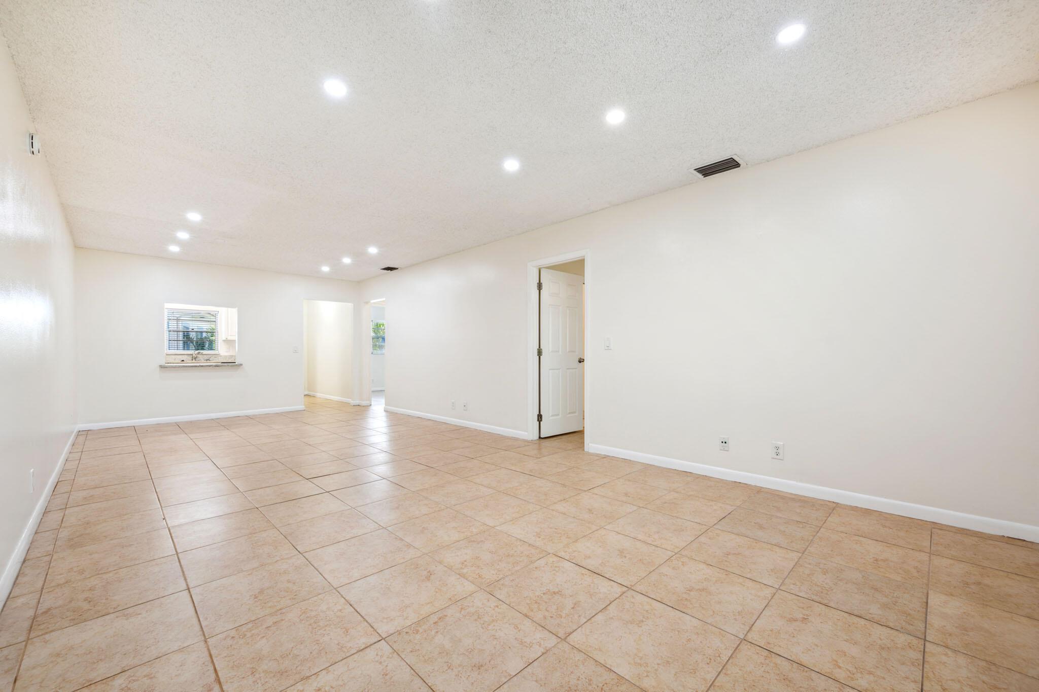 NORTH PALM BEACH VILLAGE - Residential Lease