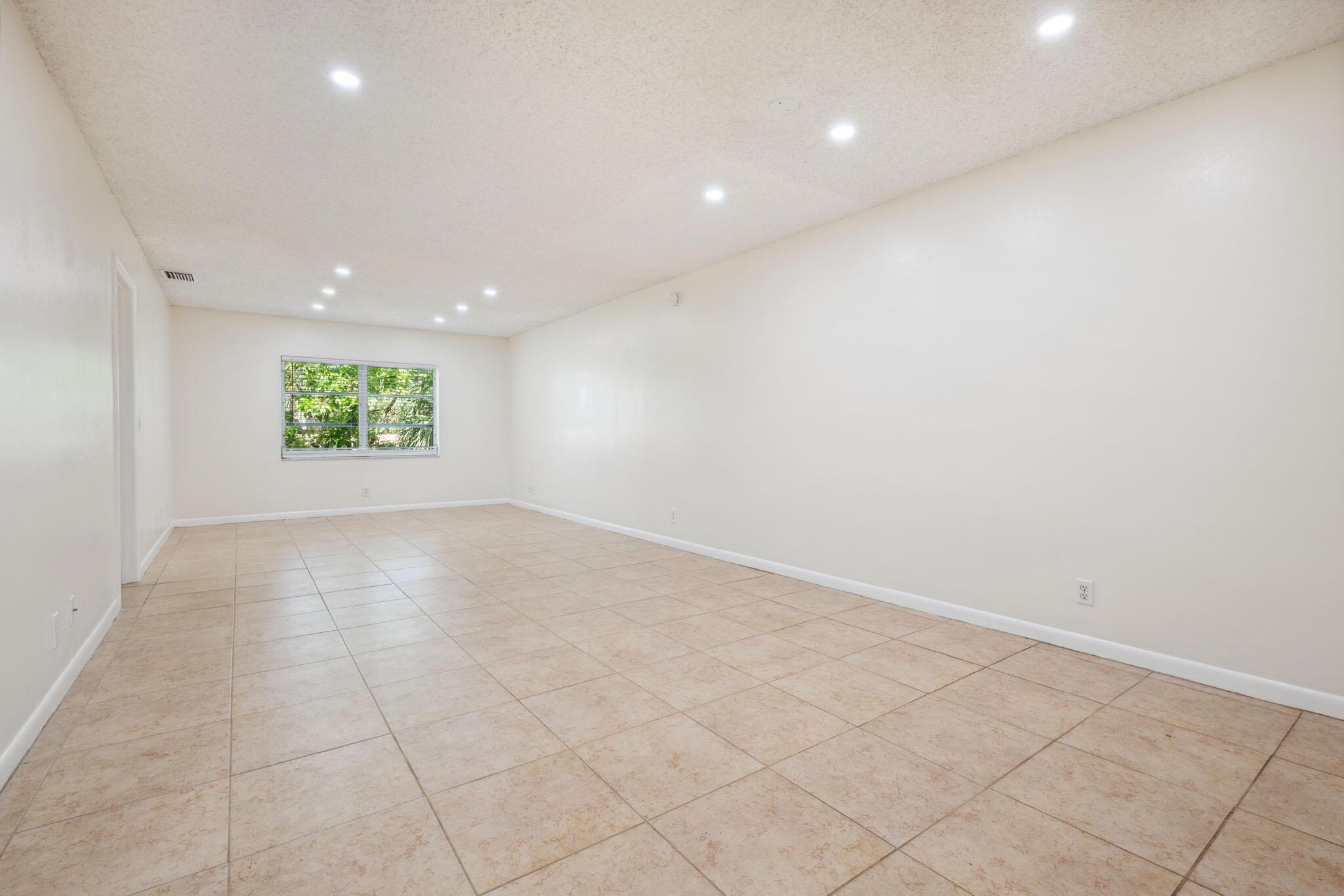 NORTH PALM BEACH VILLAGE - Residential Lease