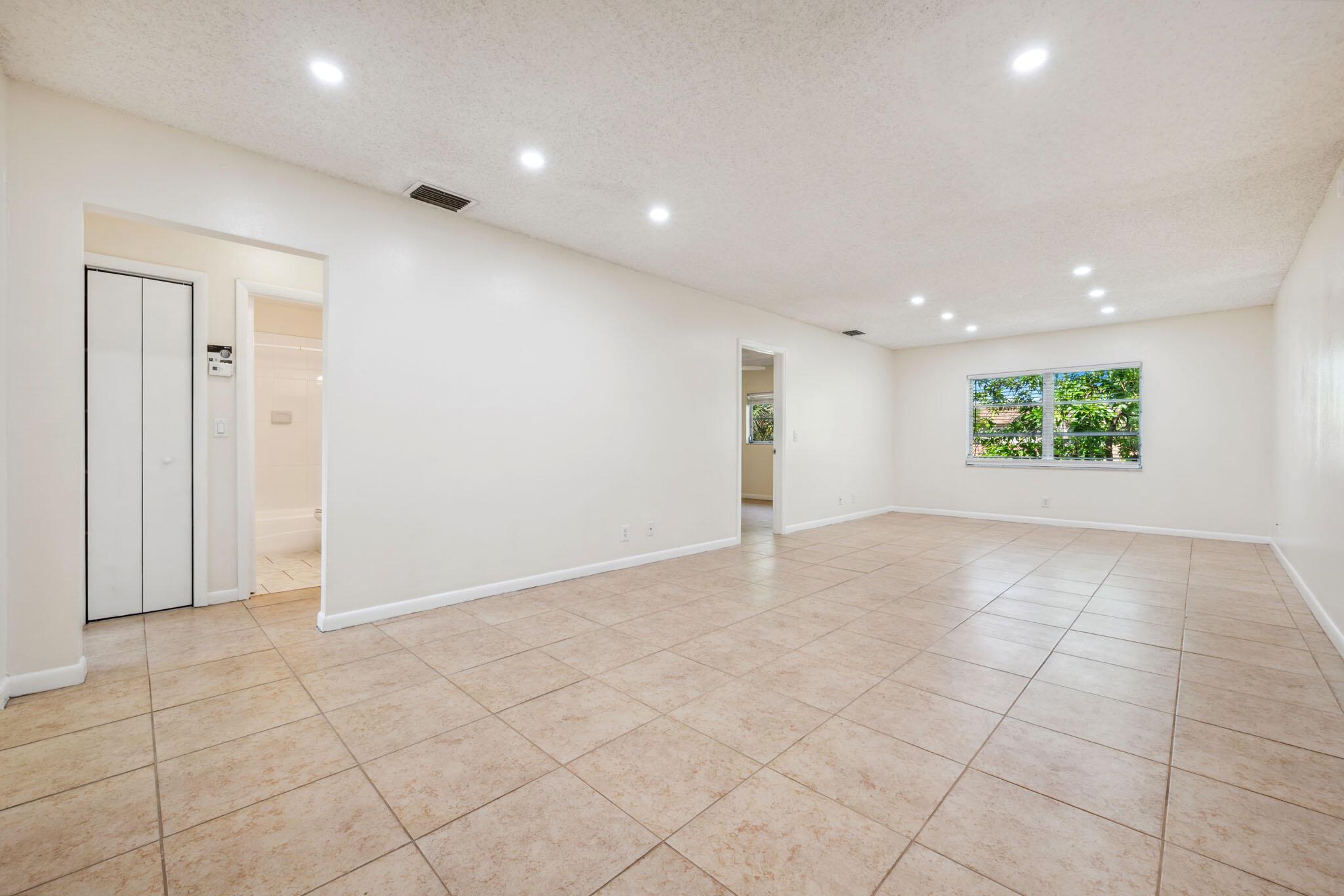 NORTH PALM BEACH VILLAGE - Residential Lease