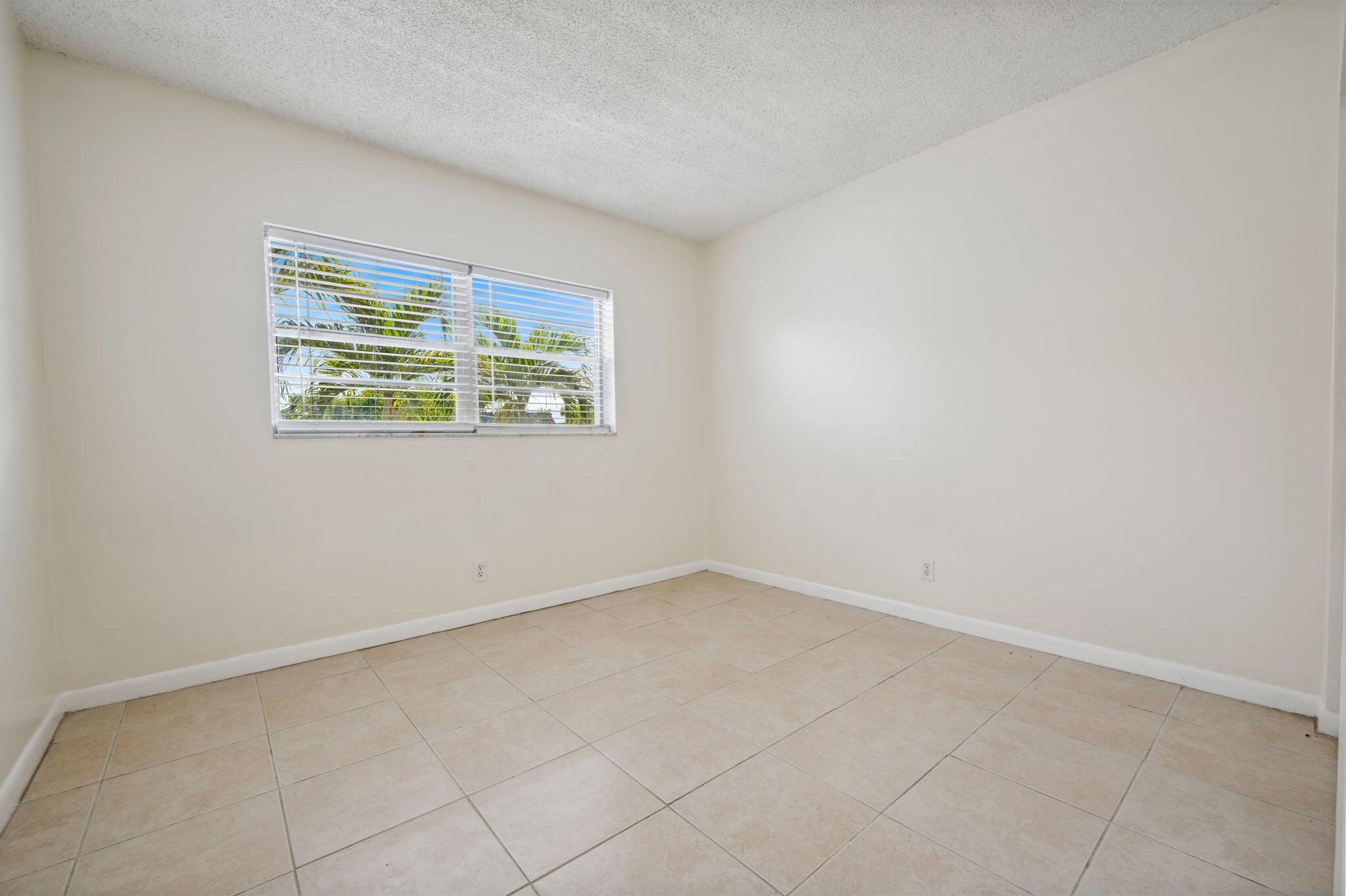 NORTH PALM BEACH VILLAGE - Residential Lease