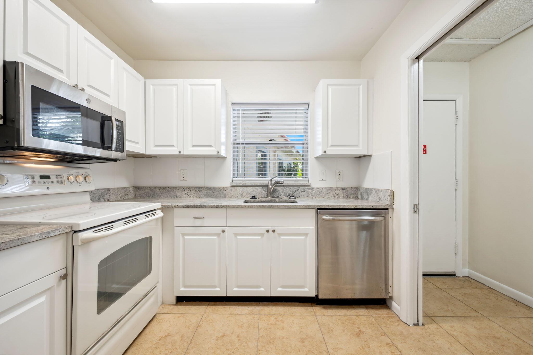 NORTH PALM BEACH VILLAGE - Residential Lease