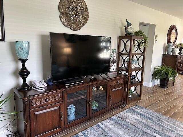 CYPRESS LAKES - Residential