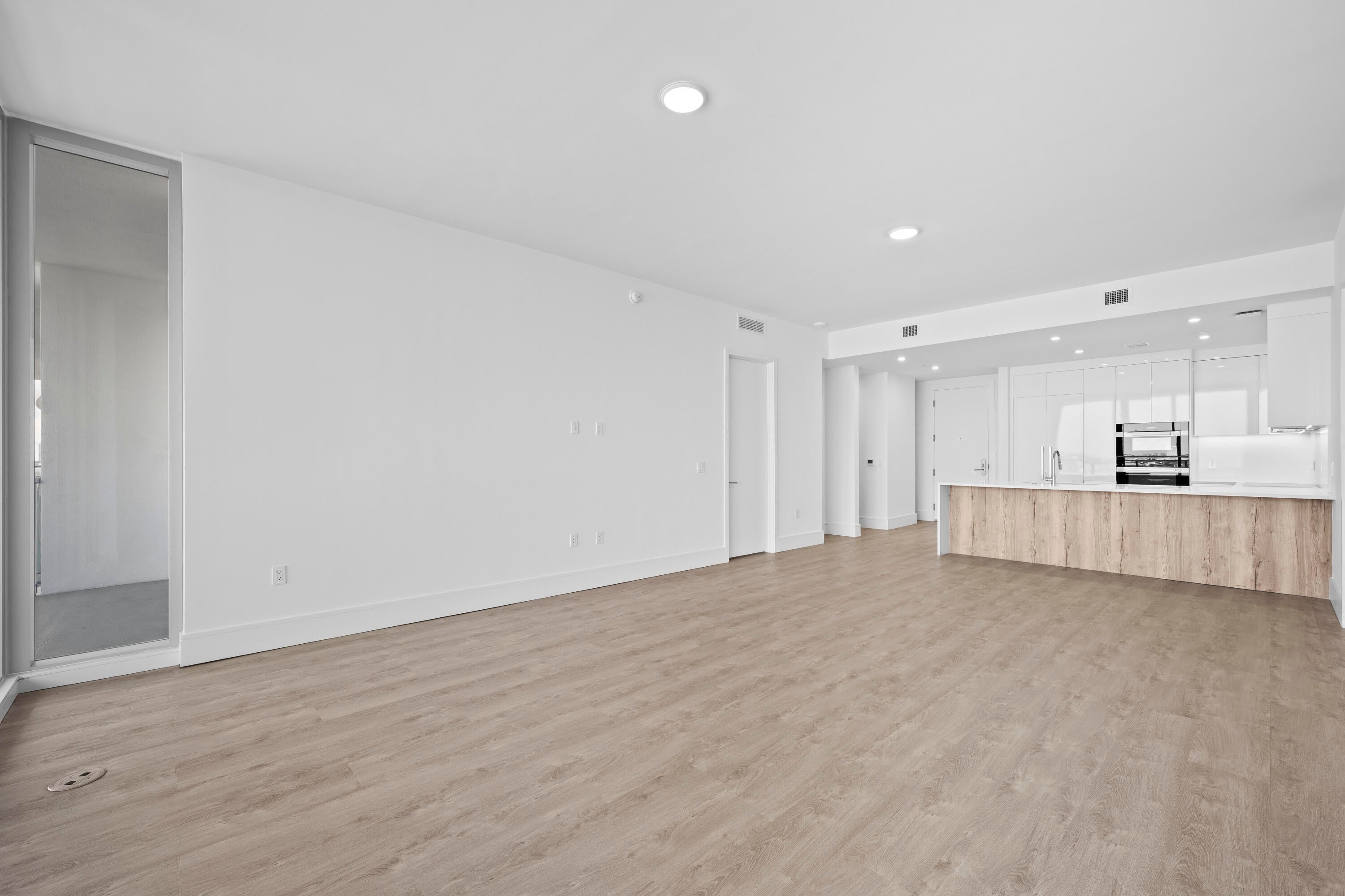 220 Lake Shore Drive 813