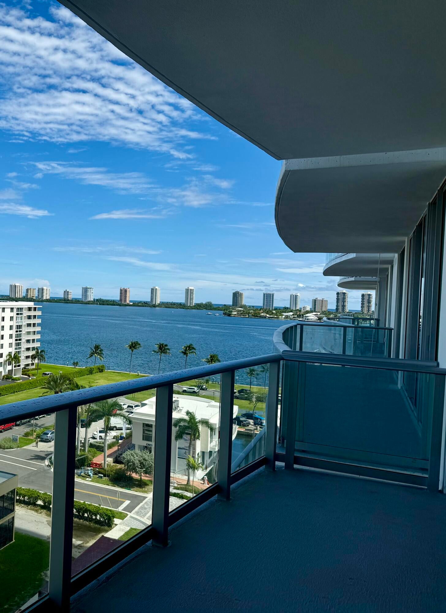 220 Lake Shore Drive 813