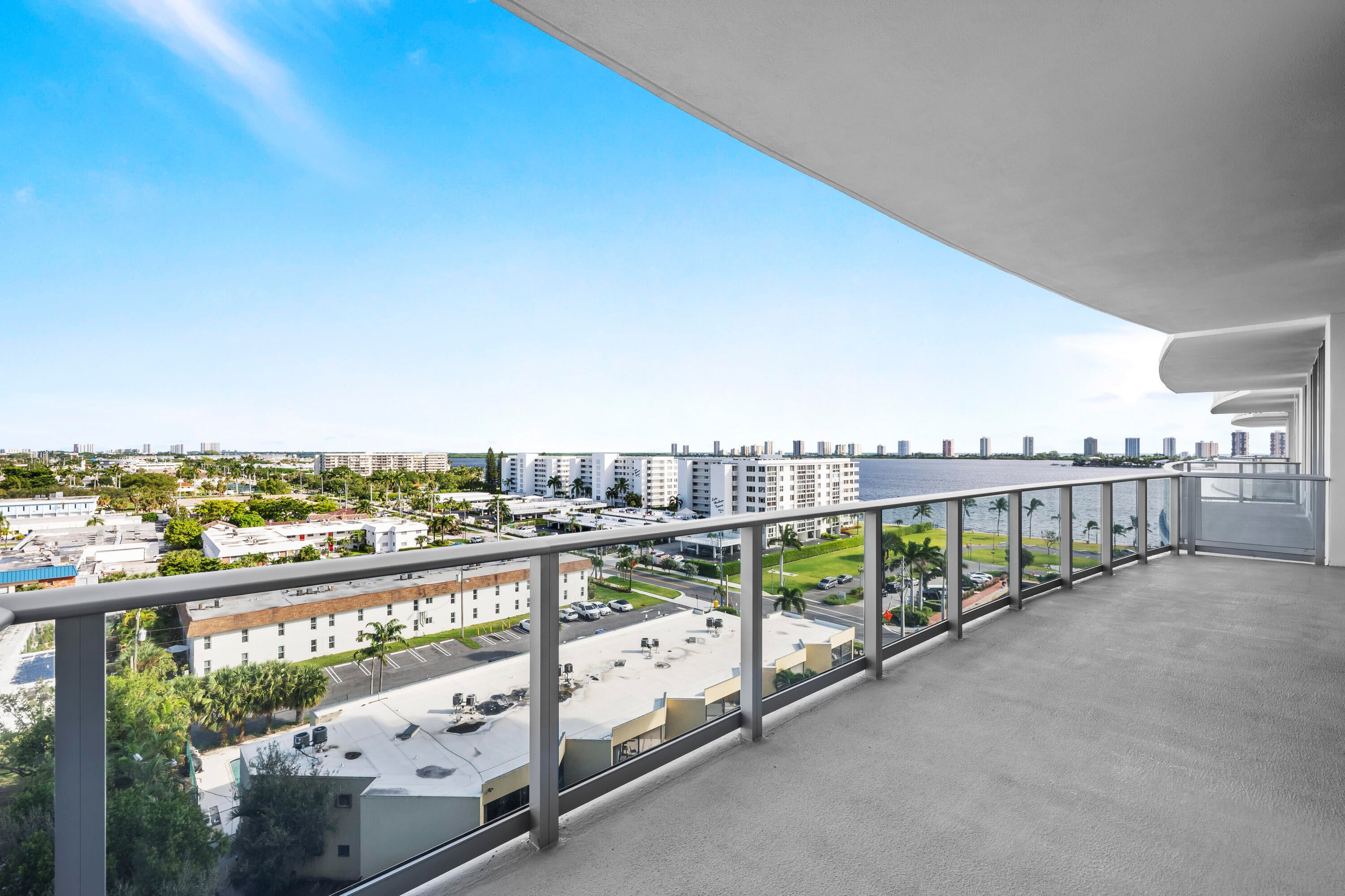 220 Lake Shore Drive 813