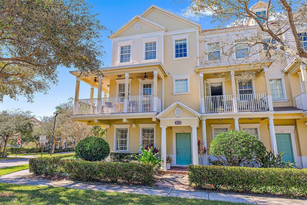 Photo of 312 W Thatch Palm Circle #101, Jupiter, FL 33458 (MLS # R10954949)