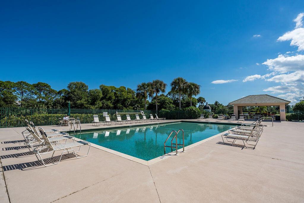 DOUBLE TREE - Residential