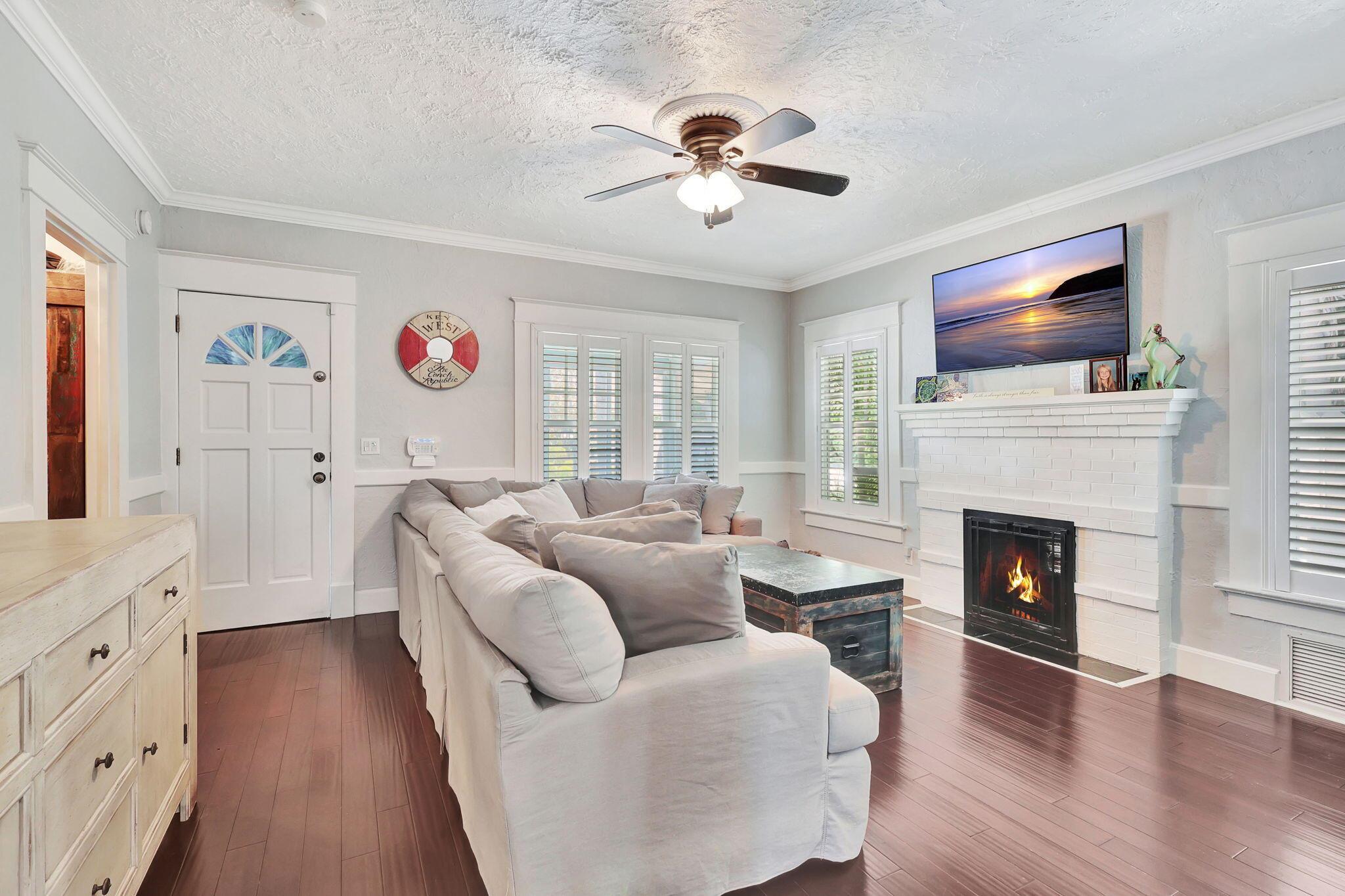 296 Vallette Way