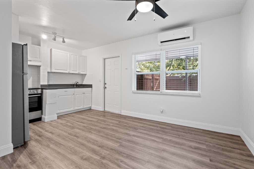 Photo of 1100 NE 11th Avenue #Apt 4, Fort Lauderdale, FL 33304 (MLS # B26062160)
