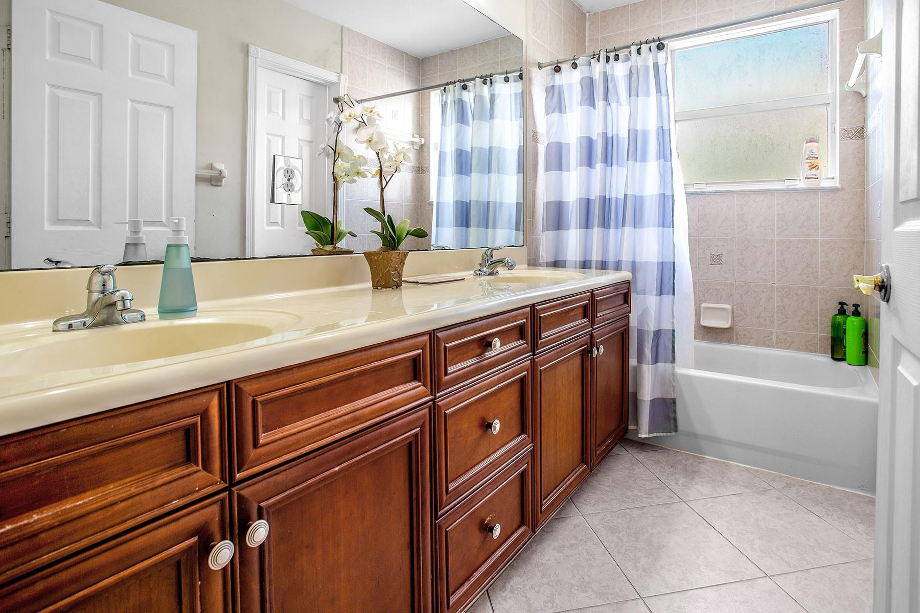 RIVIERA ISLES II - Residential