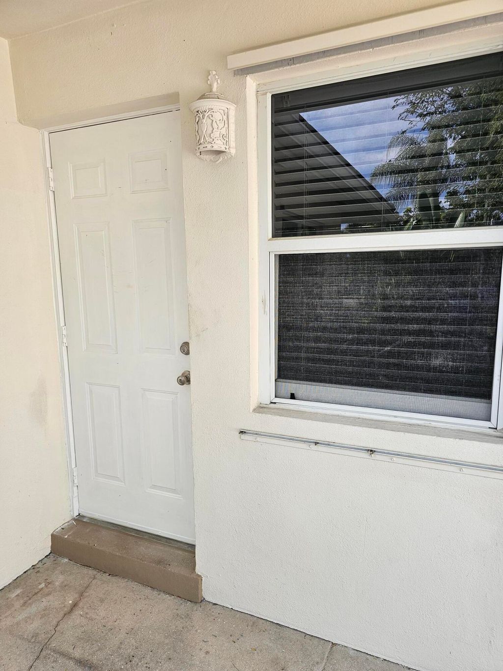 Photo of 2607 NE 30th Street NE #2607b, Fort Lauderdale, FL 33306 (MLS # B26020231)