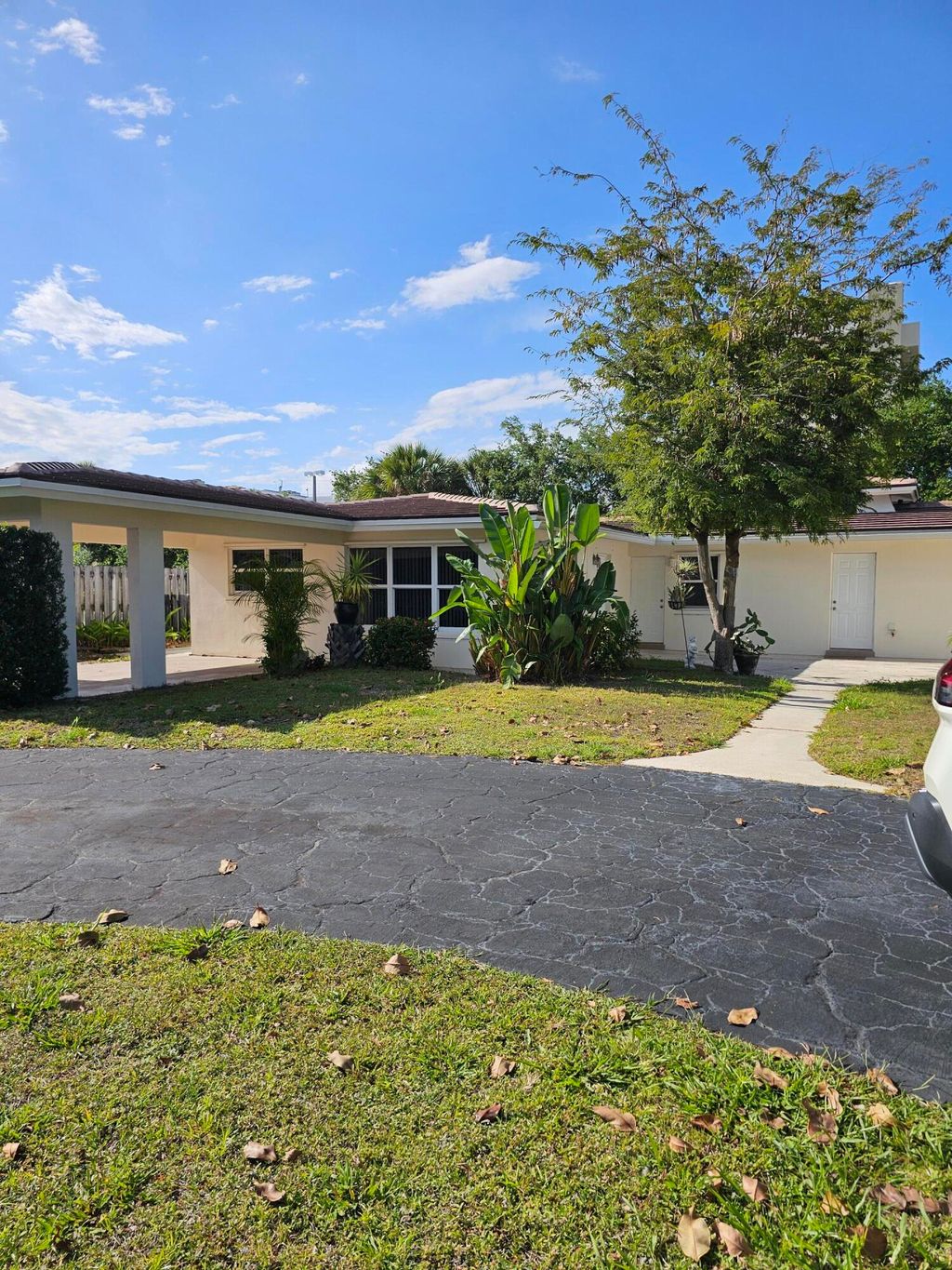 Photo of 2607 NE 30th Street NE #2607b, Fort Lauderdale, FL 33306 (MLS # B26020231)