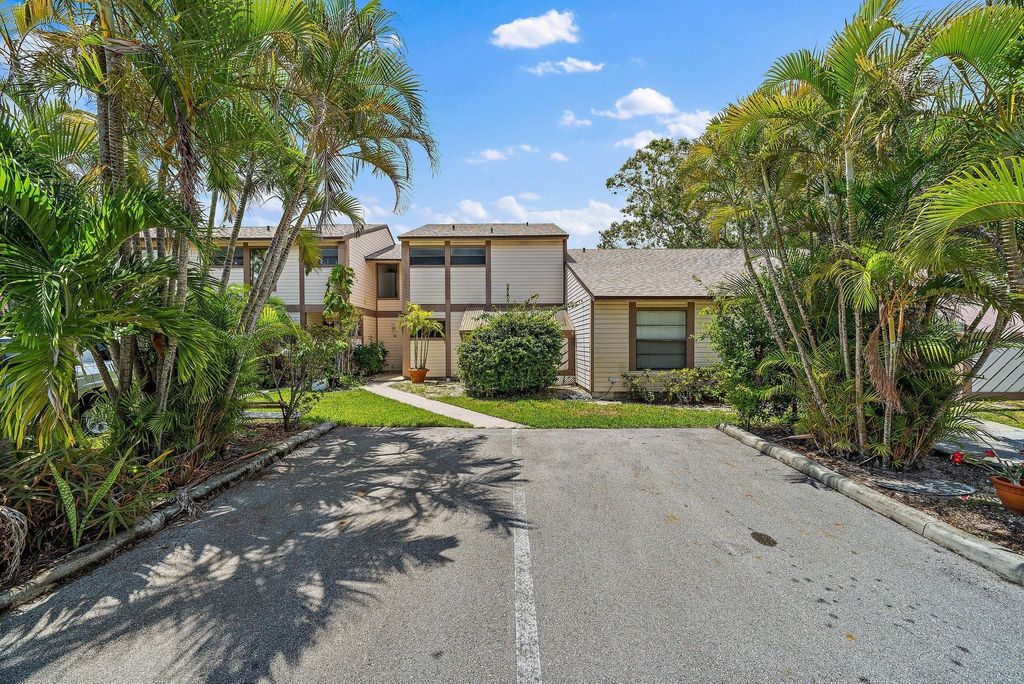 Photo of 110 Sherwood Circle #4b, Jupiter, FL 33458 (MLS # R11100869)