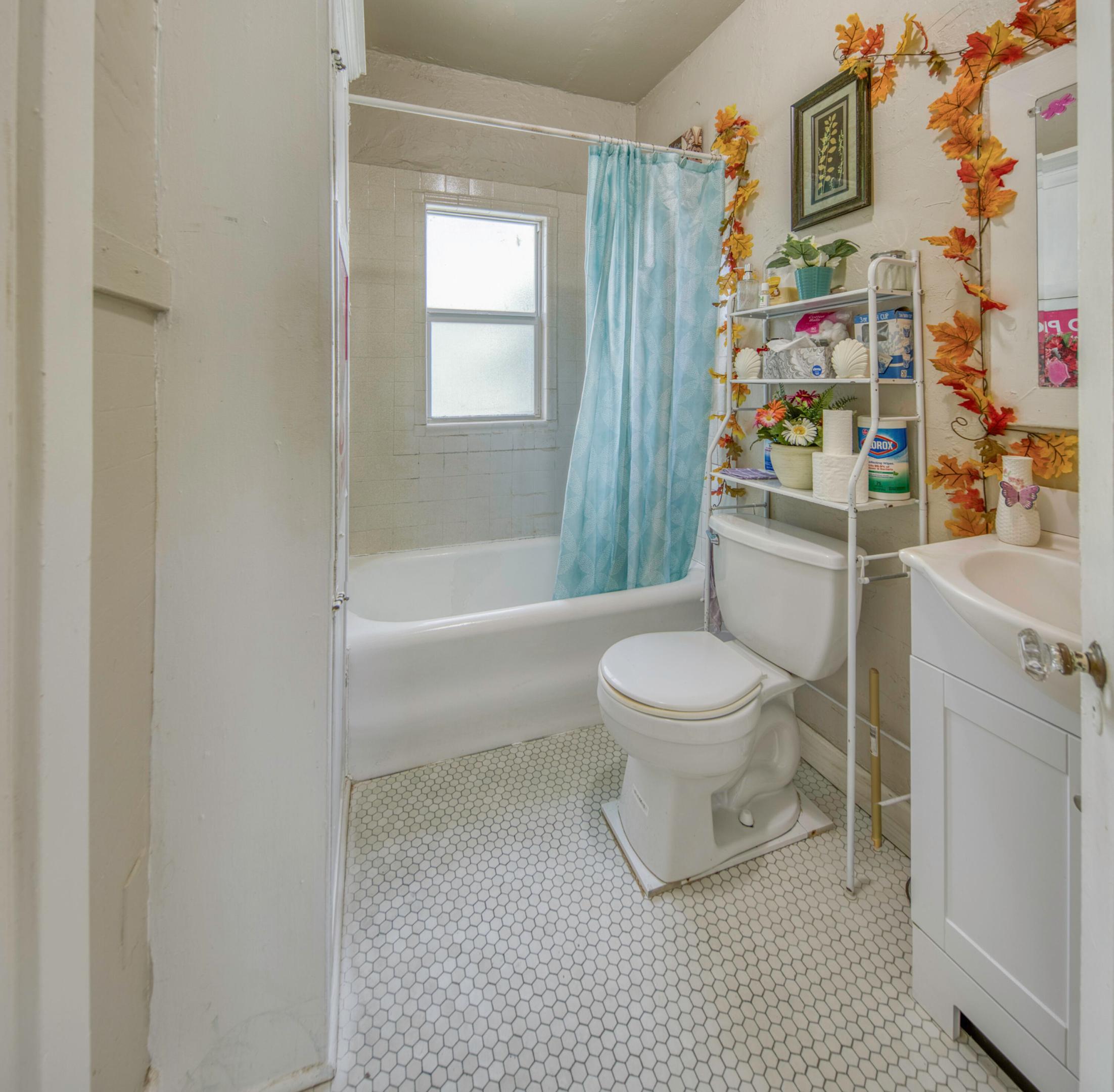 LAKE WORTH TOWN OF - Residential Lease